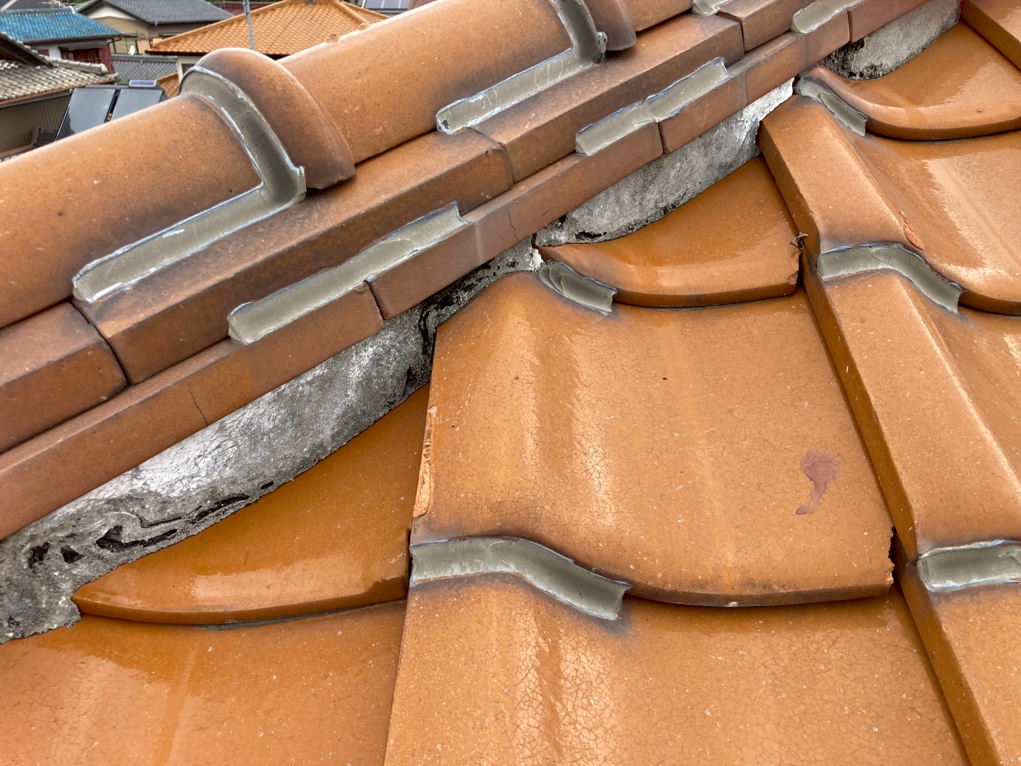 漆喰が劣化している